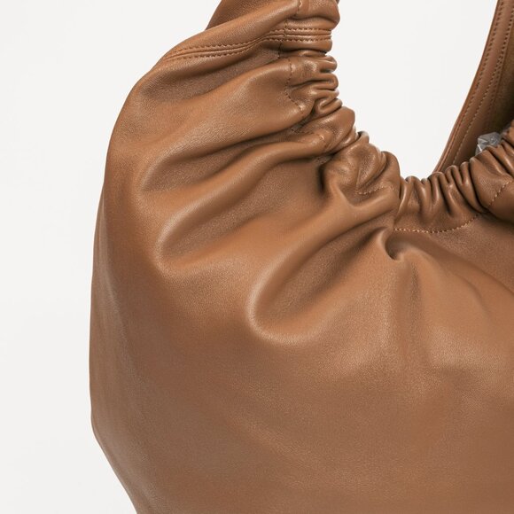 Loewe Squeeze Medium Oak Leather Shoulder Bag - Picture 12 of 15